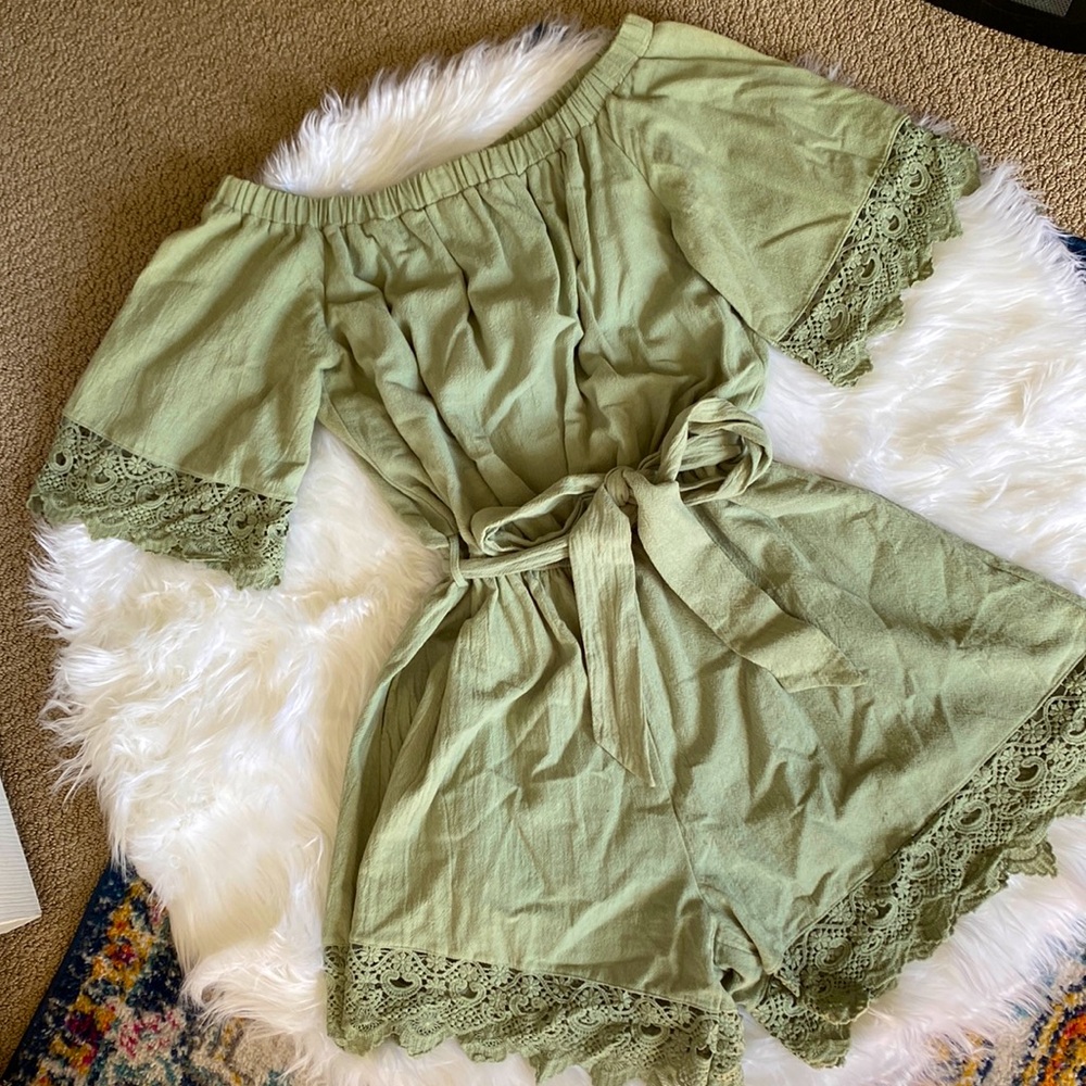 Listicle Romper 🌴